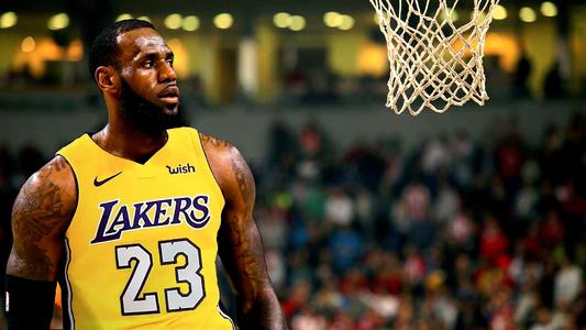 NBA季后赛焦点战，詹姆斯50分创纪录助湖人险胜